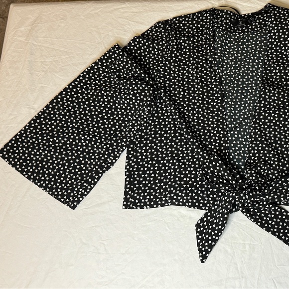 New With Tags XL Volcom Wrap Blouse - Picture 2 of 2